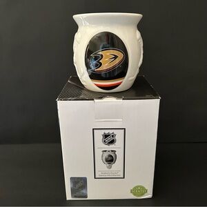Scentsy NHL Anaheim Ducks Warmer - White and Black